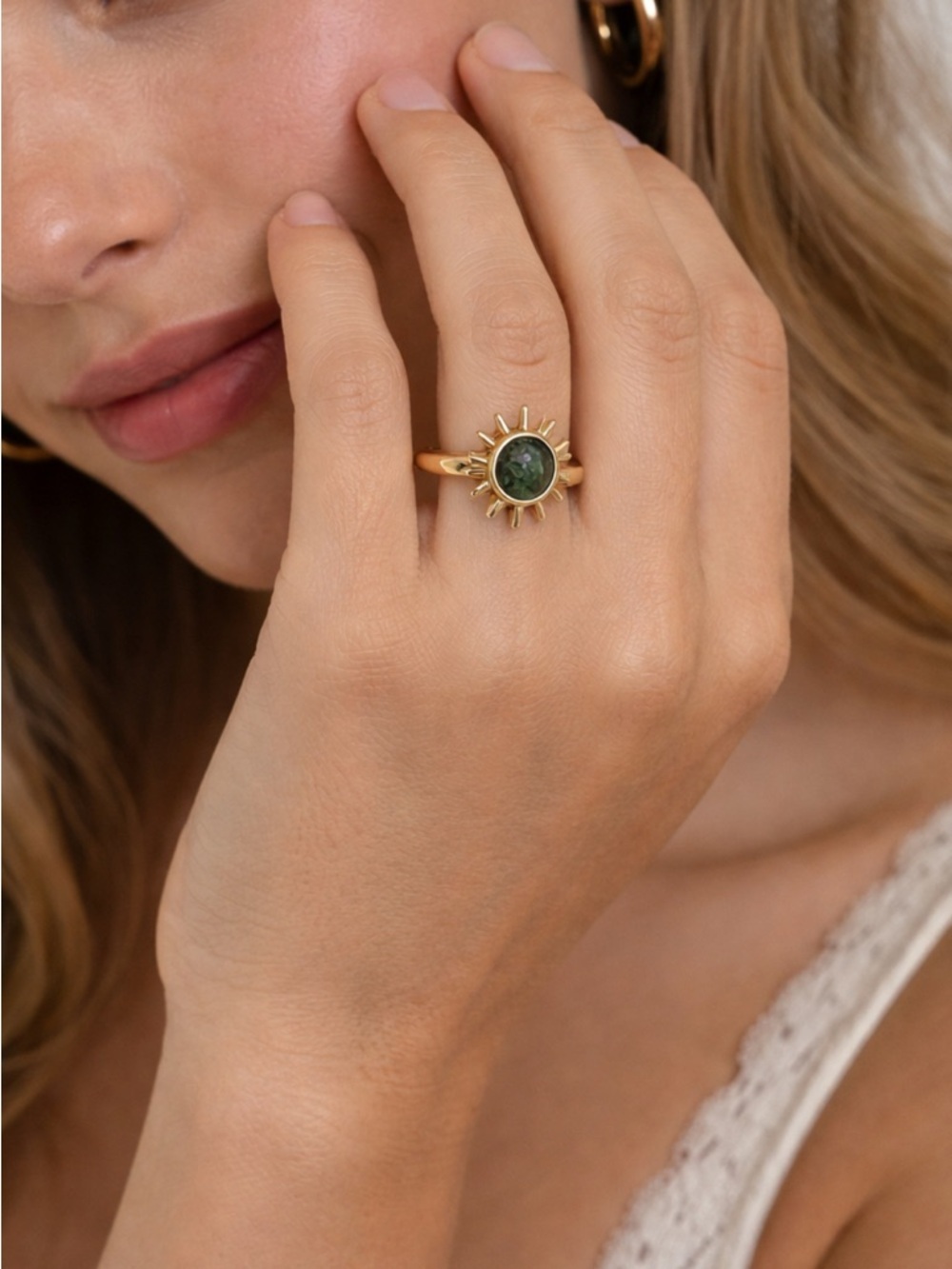 ✨ Sunburst Ring Size 7 Gold Tone Dark Green Stone Boho Chic Style Ring ✨